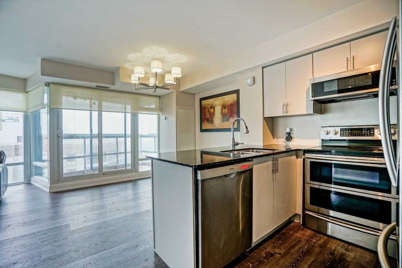 2181 Yonge St #1811 - Photo 2 of 20