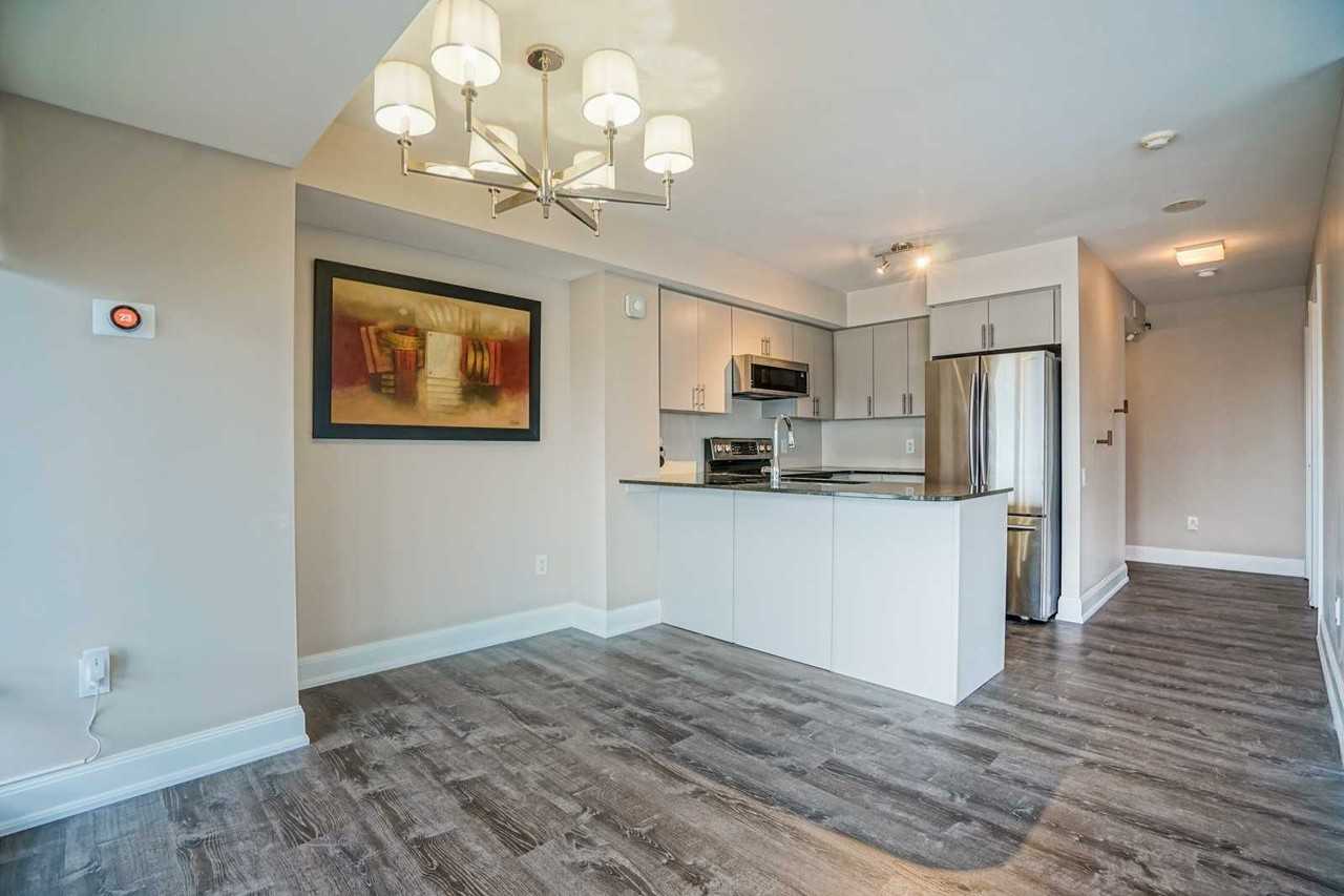 2181 Yonge St #1811 - Photo 3 of 20