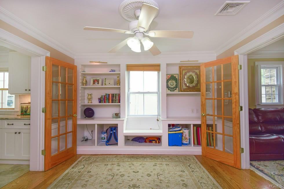 22 Gramercy Ave - Photo 3 of 24