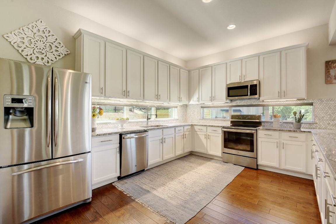 313 Cowal Dr S - Photo 3 of 39