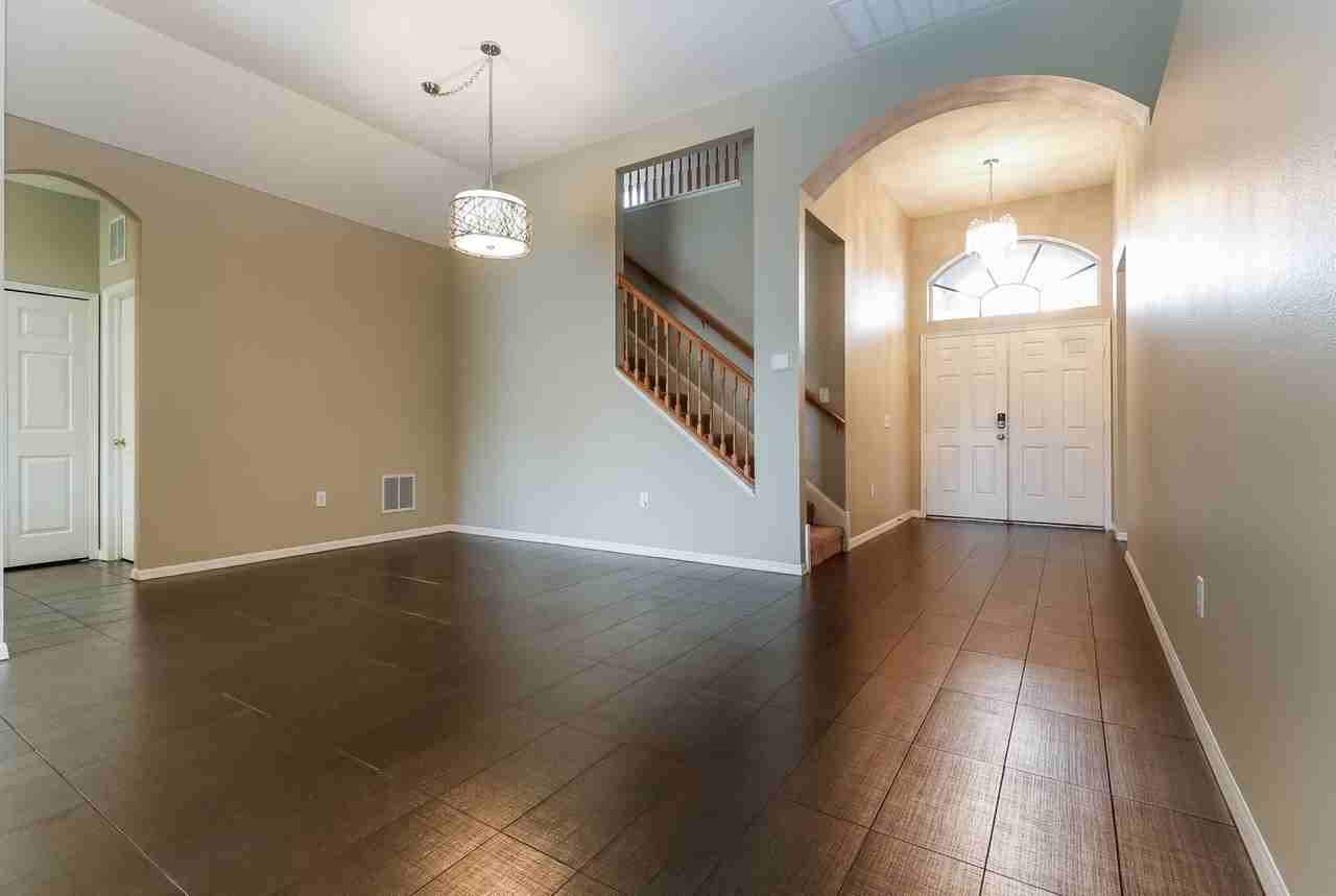 1729 Winsloe Dr - Photo 3 of 20