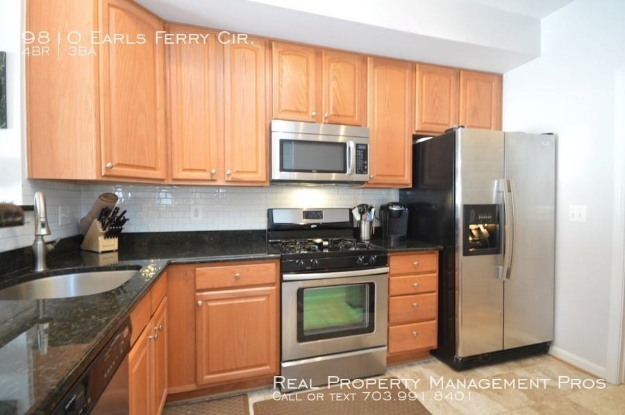9810 Earls Ferry Cir - Photo 2 of 22