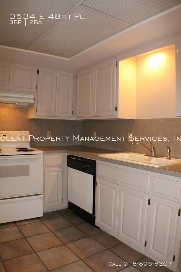 3534 E 48th Pl - Photo 3 of 15