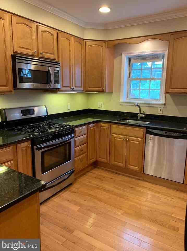 111 N Rose St - Photo 2 of 22