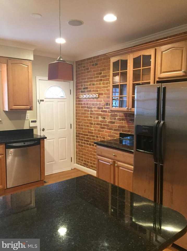 111 N Rose St - Photo 3 of 22