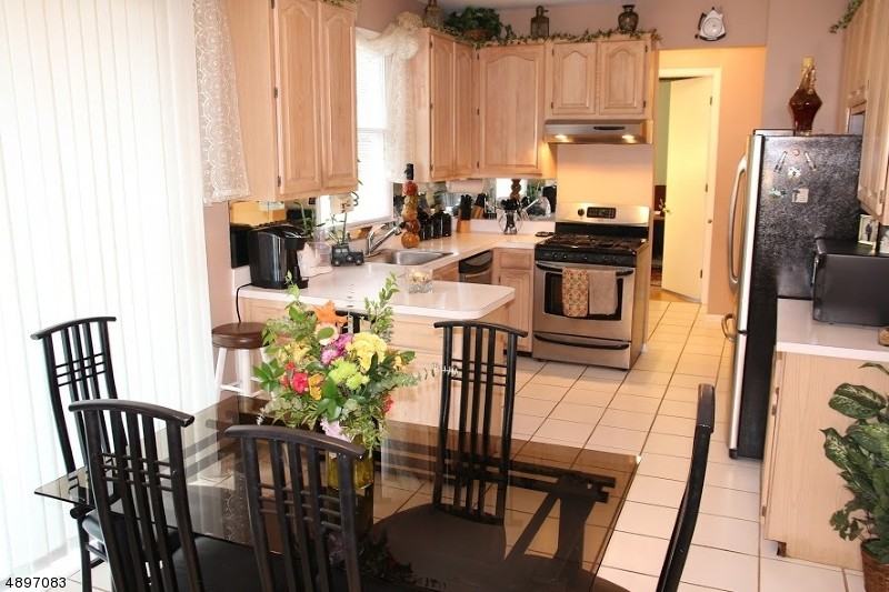 7 Eger Ln - Photo 3 of 11