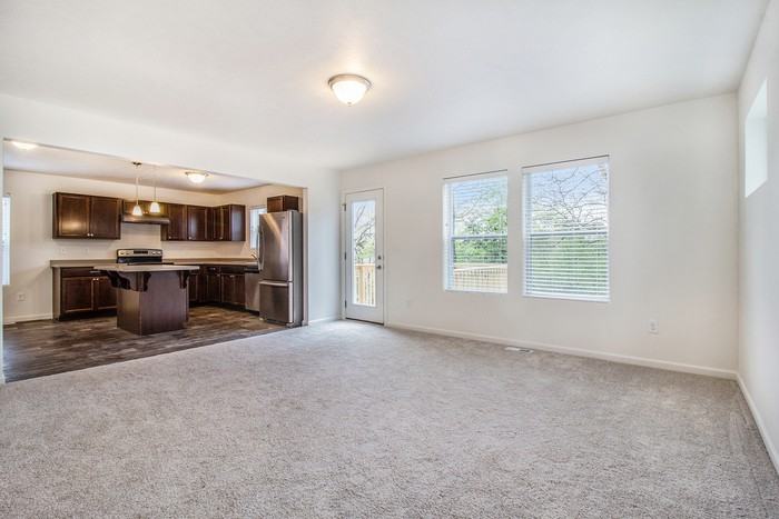 1729 Greenlawn Ave - Photo 3 of 19