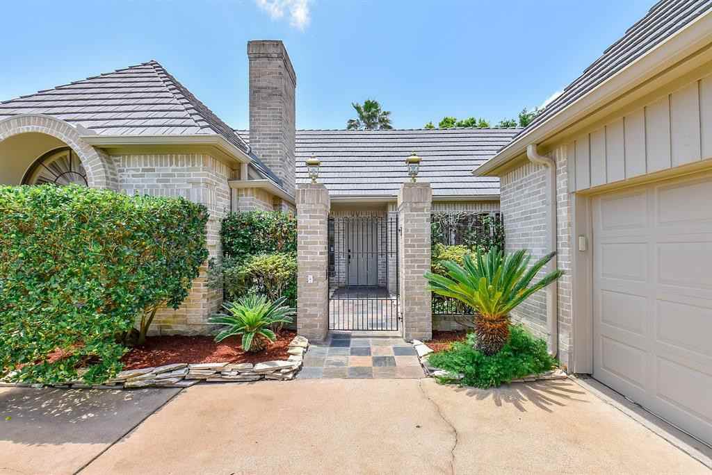 51 Crestwood Cir - Photo 2 of 32