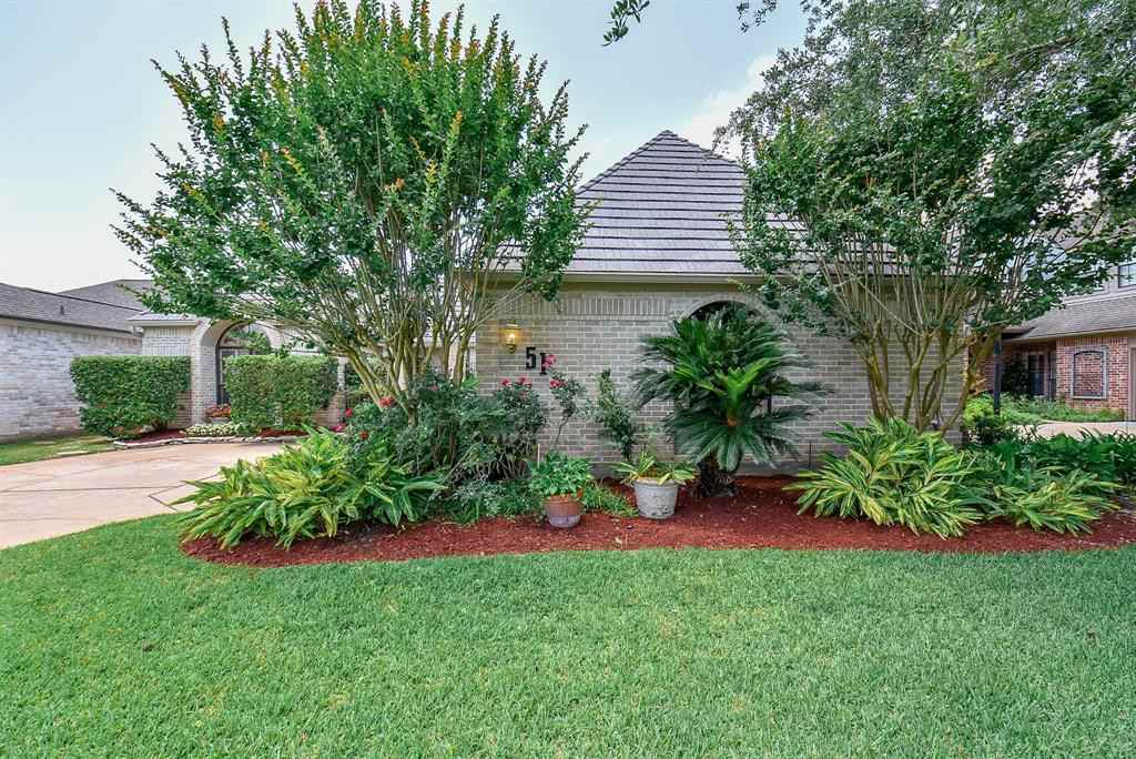 51 Crestwood Cir - Photo 3 of 32