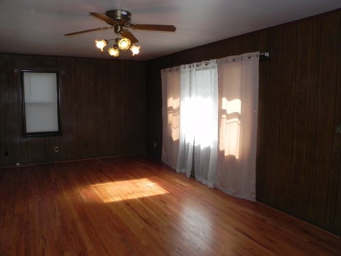 5132 N Elmwood Ave - Photo 2 of 19