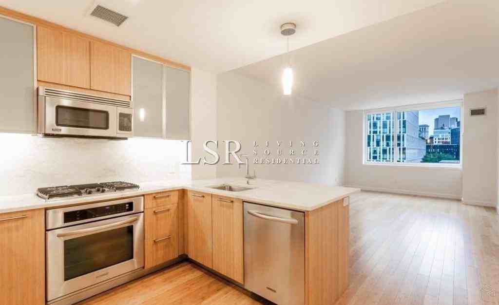 300 North End Ave. #8B