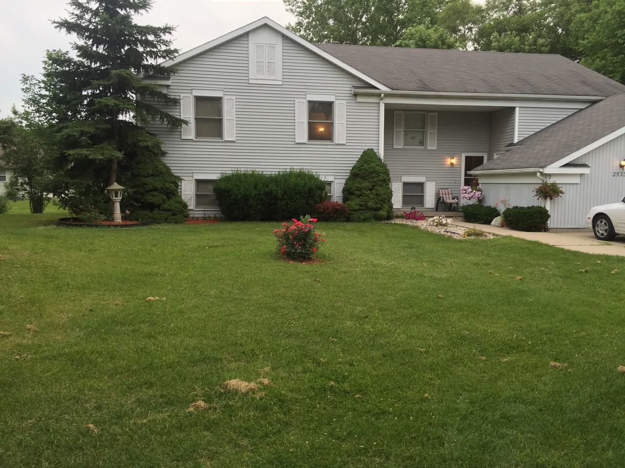 2533 East Mulford Court Southeast - Photo 2 of 16