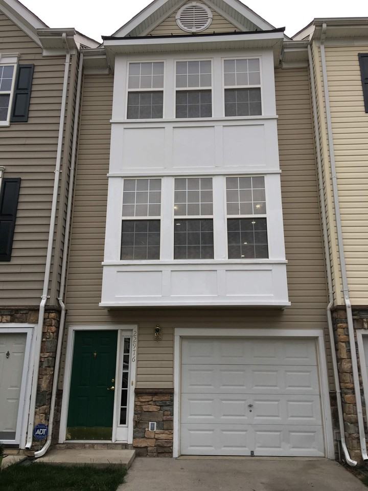 22976 Fontwell Square - Photo 2 of 7