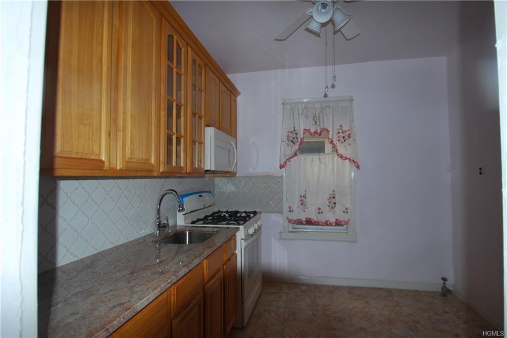 2510 Webb Ave - Photo 2 of 6