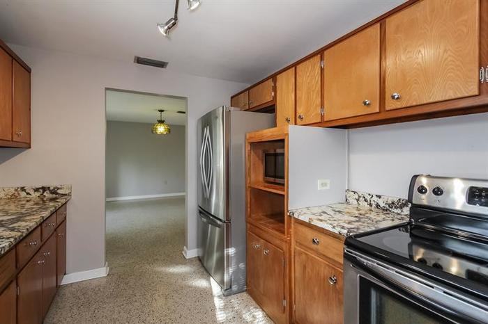 1357 Burtwood Dr - Photo 3 of 16