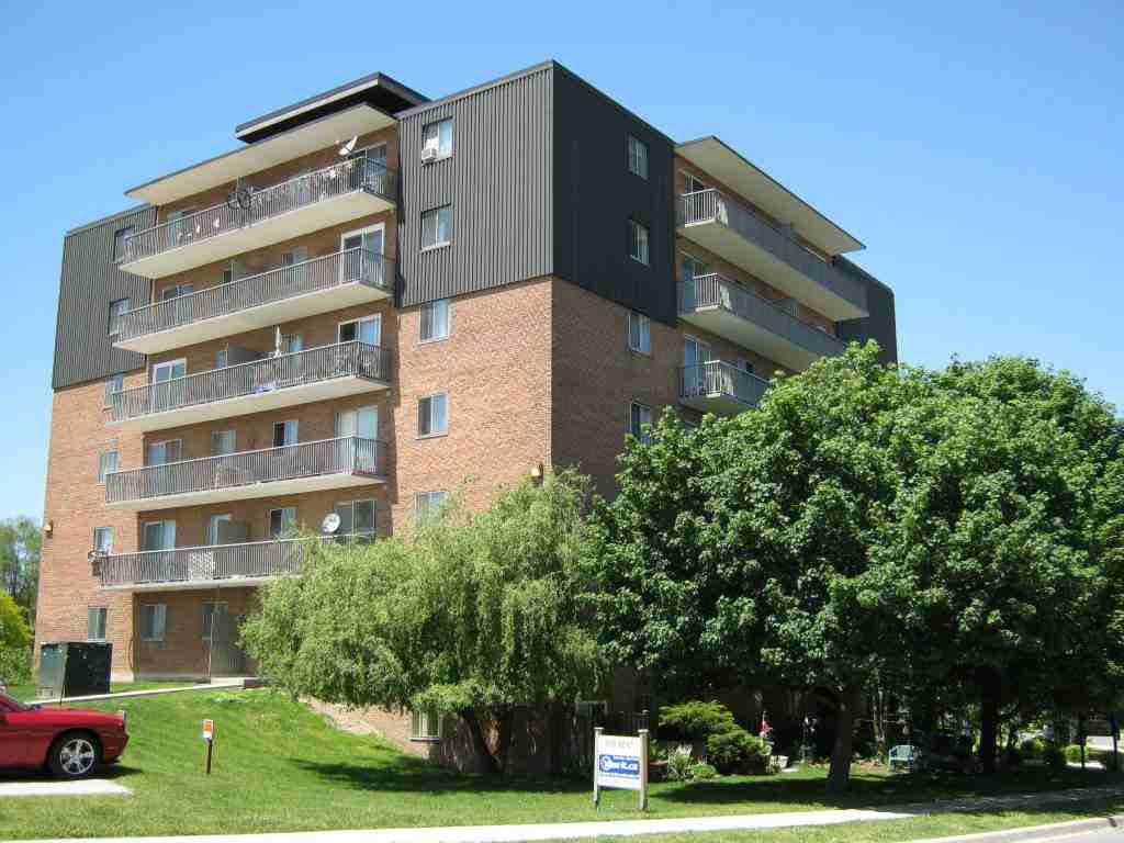 130 Connaught Ave - Photo 2 of 3