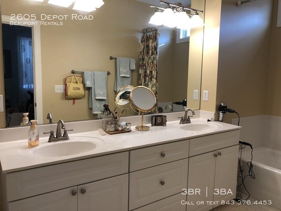 2605 Depot Rd - Photo 3 of 12