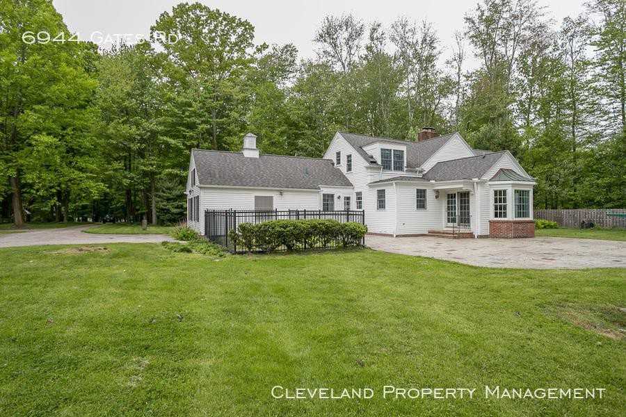 6944 Gates Rd - Photo 3 of 50