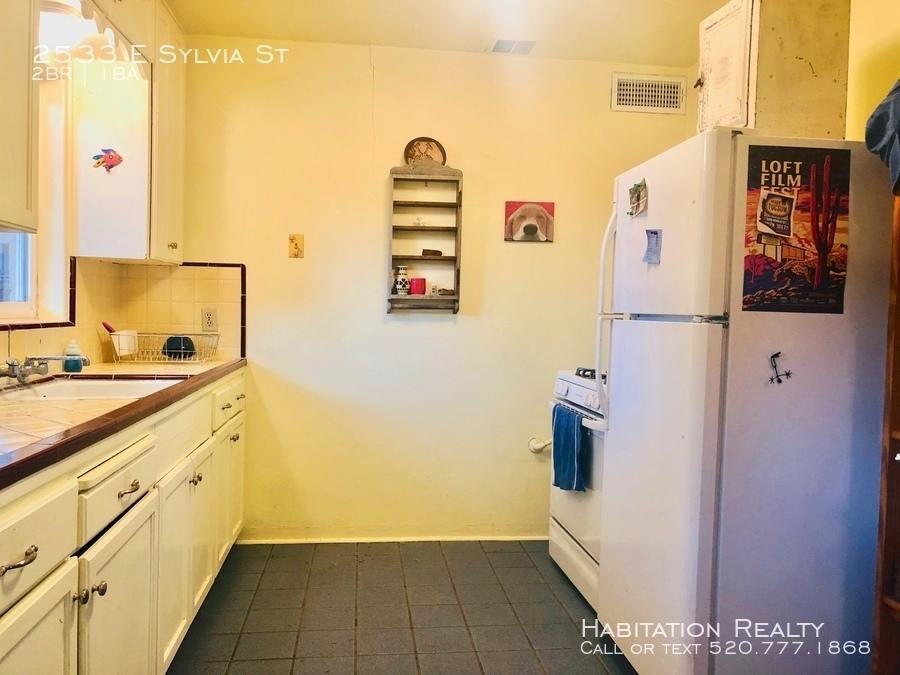 2533 E Sylvia St - Photo 3 of 10