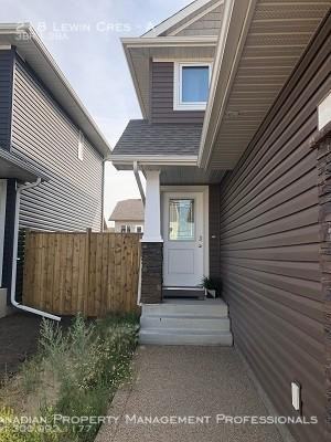 218 Lewin Cres - Photo 3 of 25