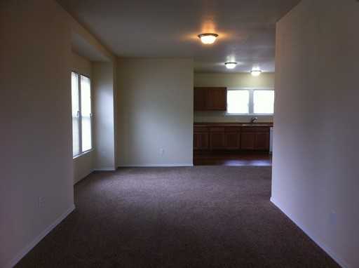 651 Carlisle Ave - Photo 3 of 17