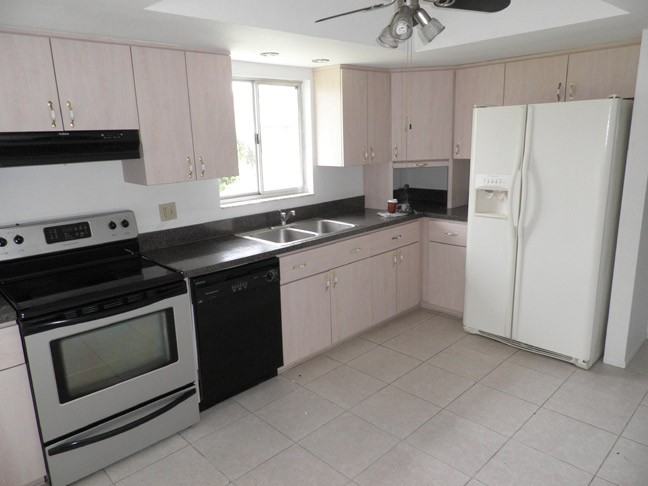 28444 Trident Ct - Photo 3 of 9