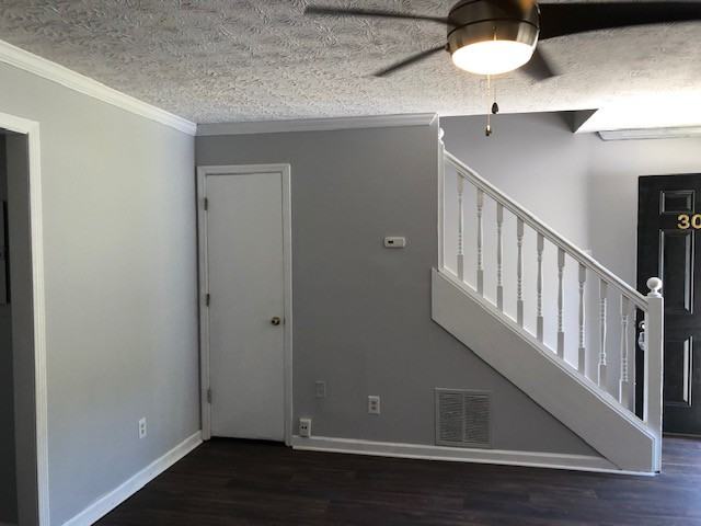 3056 Parkside Ct - Photo 3 of 8