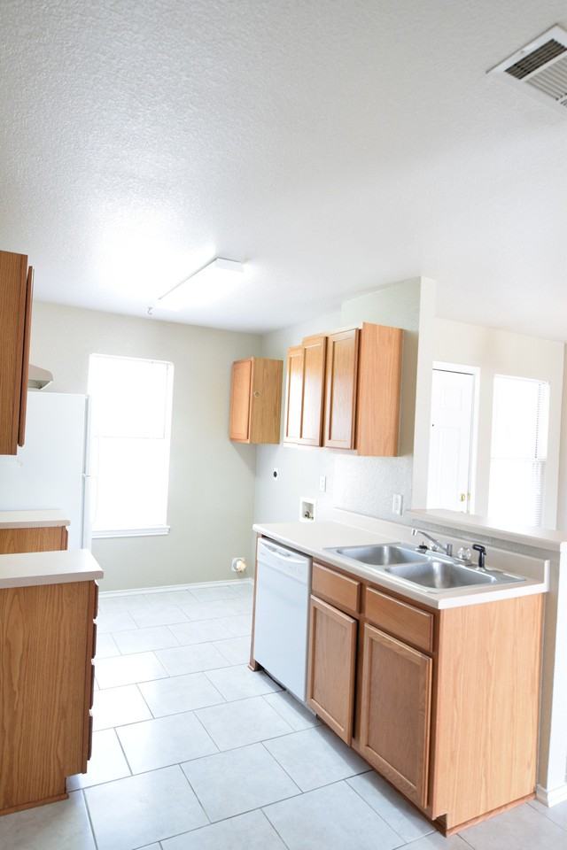 5811 Redstone Dr - Photo 2 of 10