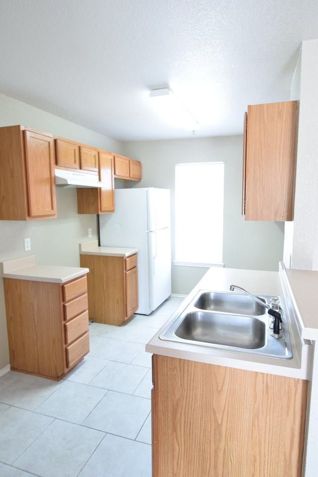 5811 Redstone Dr - Photo 3 of 10