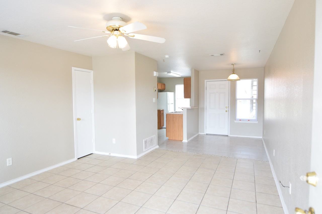 5811 Redstone Dr - Photo 4 of 10