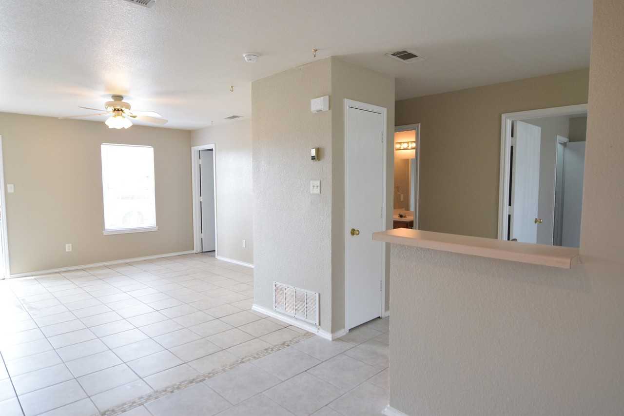 5811 Redstone Dr - Photo 5 of 10