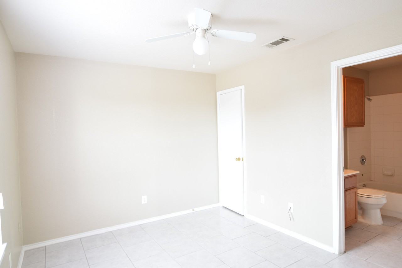 5811 Redstone Dr - Photo 6 of 10