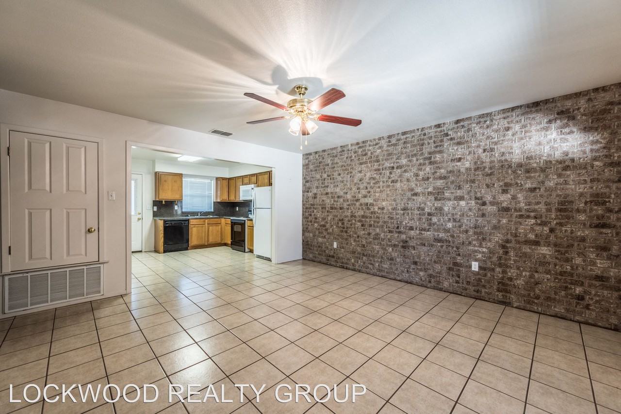 1324 W GOODWIN ST - Photo 3 of 12