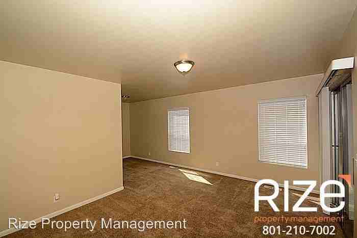 337 13th St - Photo 3 of 20