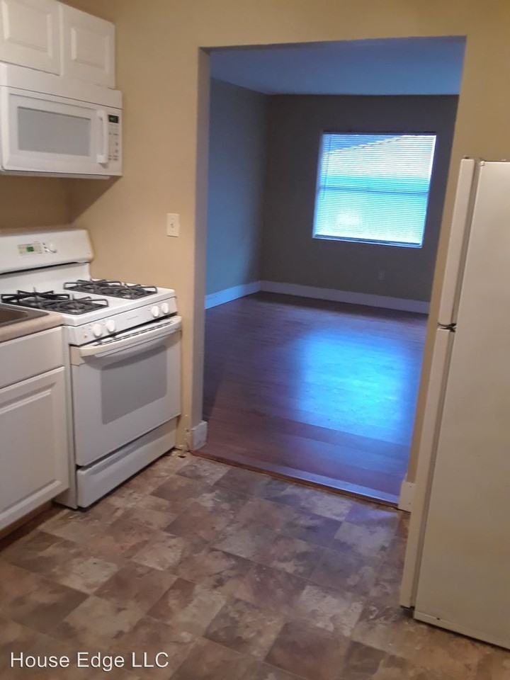 2910 8th St - Photo 2 of 6