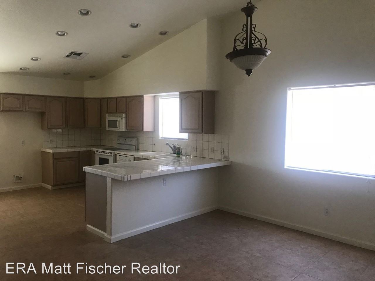 259 Patricia St - Photo 3 of 13