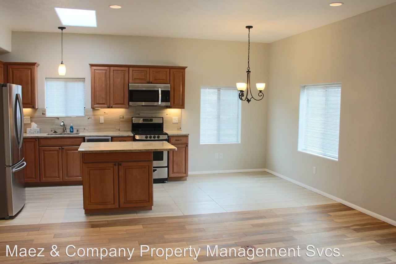 601 Calle De Leon - Photo 2 of 15