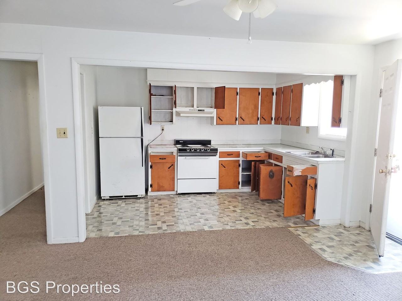 620 Vaughn Ave - Photo 2 of 8