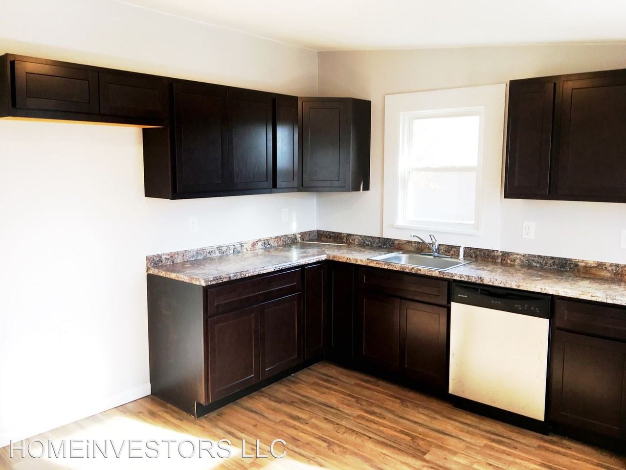 197 Summit Ave - Photo 2 of 9