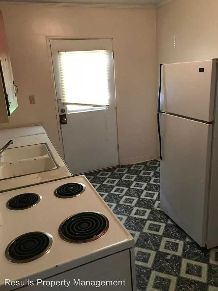 4470 Whitehouse Pkwy - Photo 3 of 6