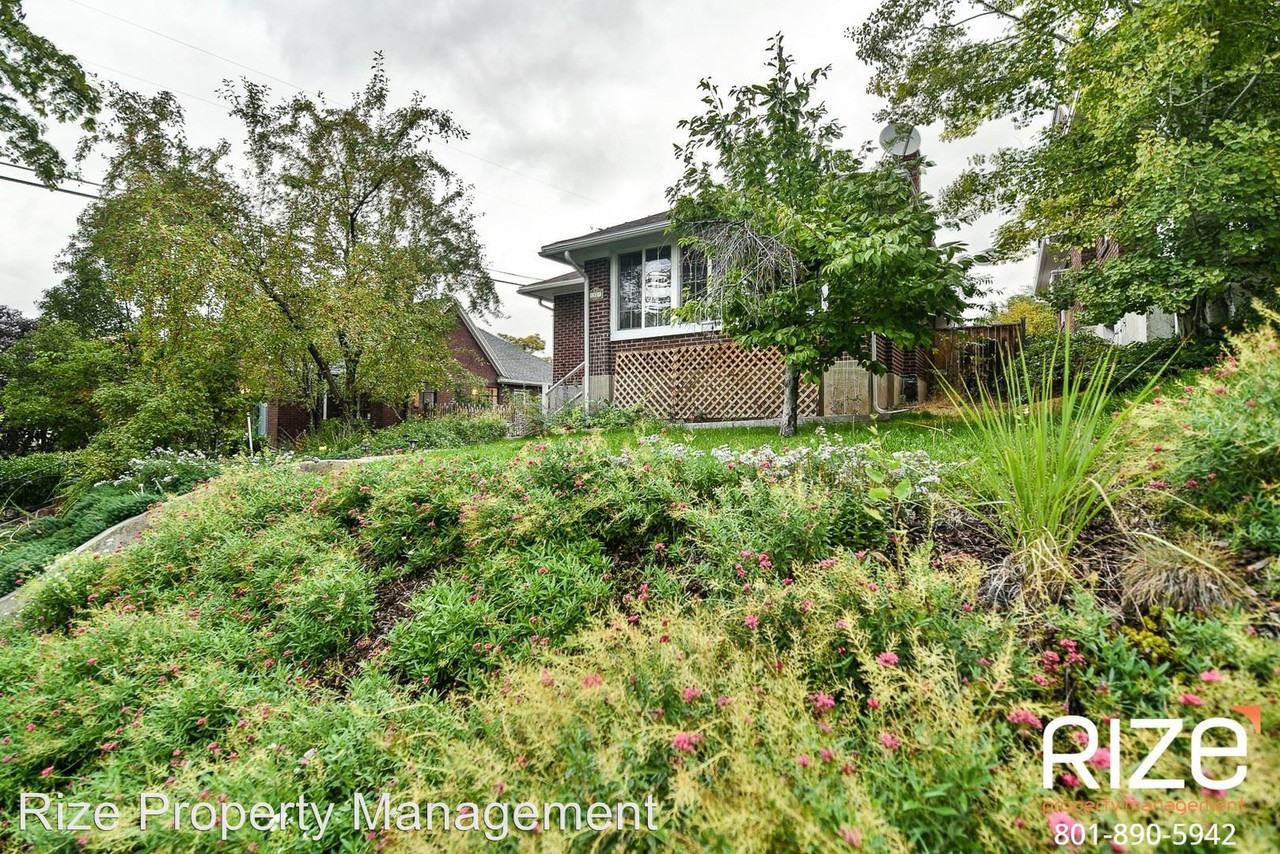 1321 Kensington Ave S - Photo 2 of 40