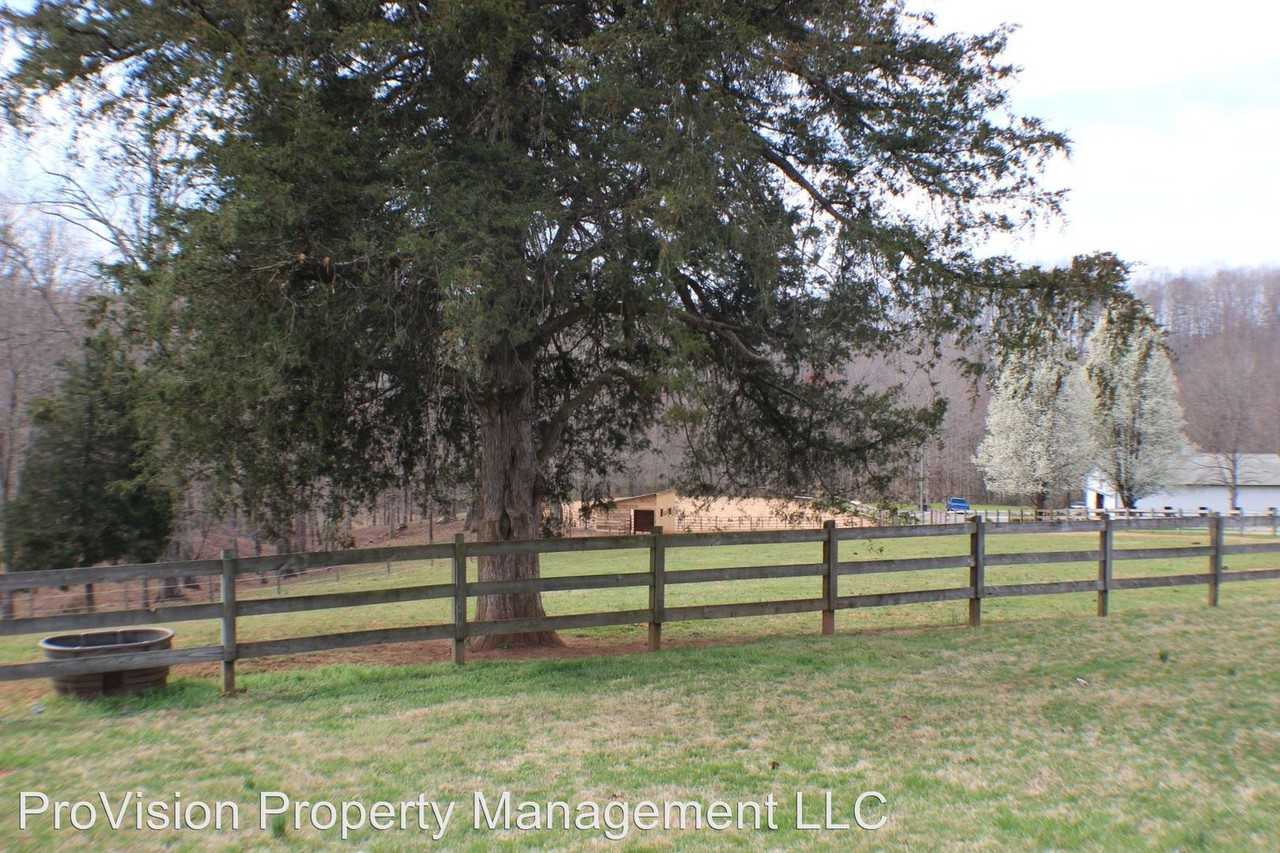 912 Long Hill Rd - Photo 3 of 11