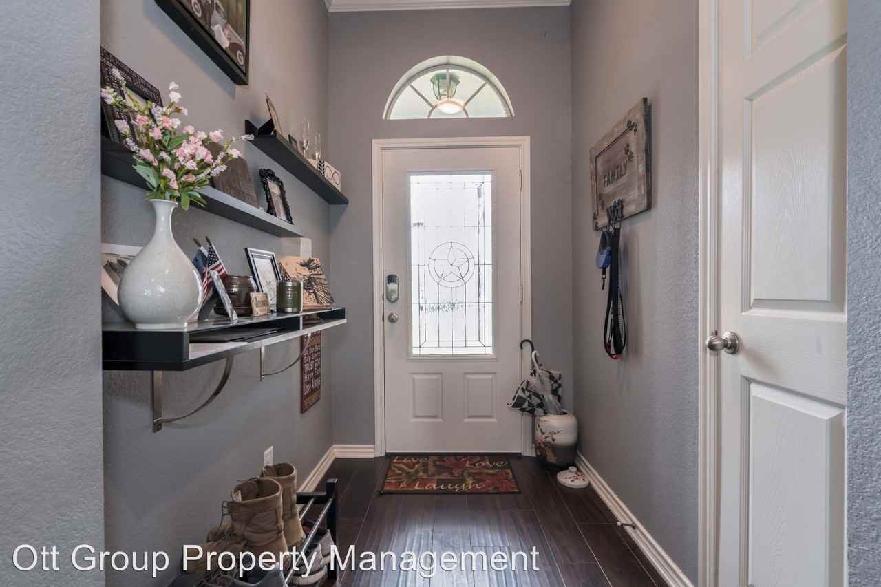 1907 Lindsey Dr - Photo 3 of 21