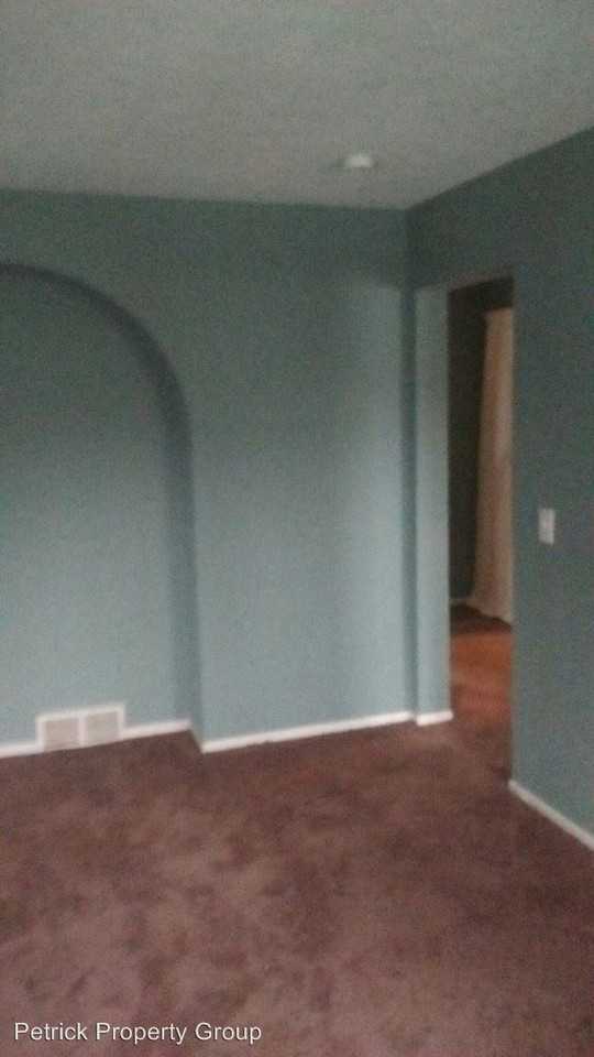 330 13th St - Photo 2 of 9