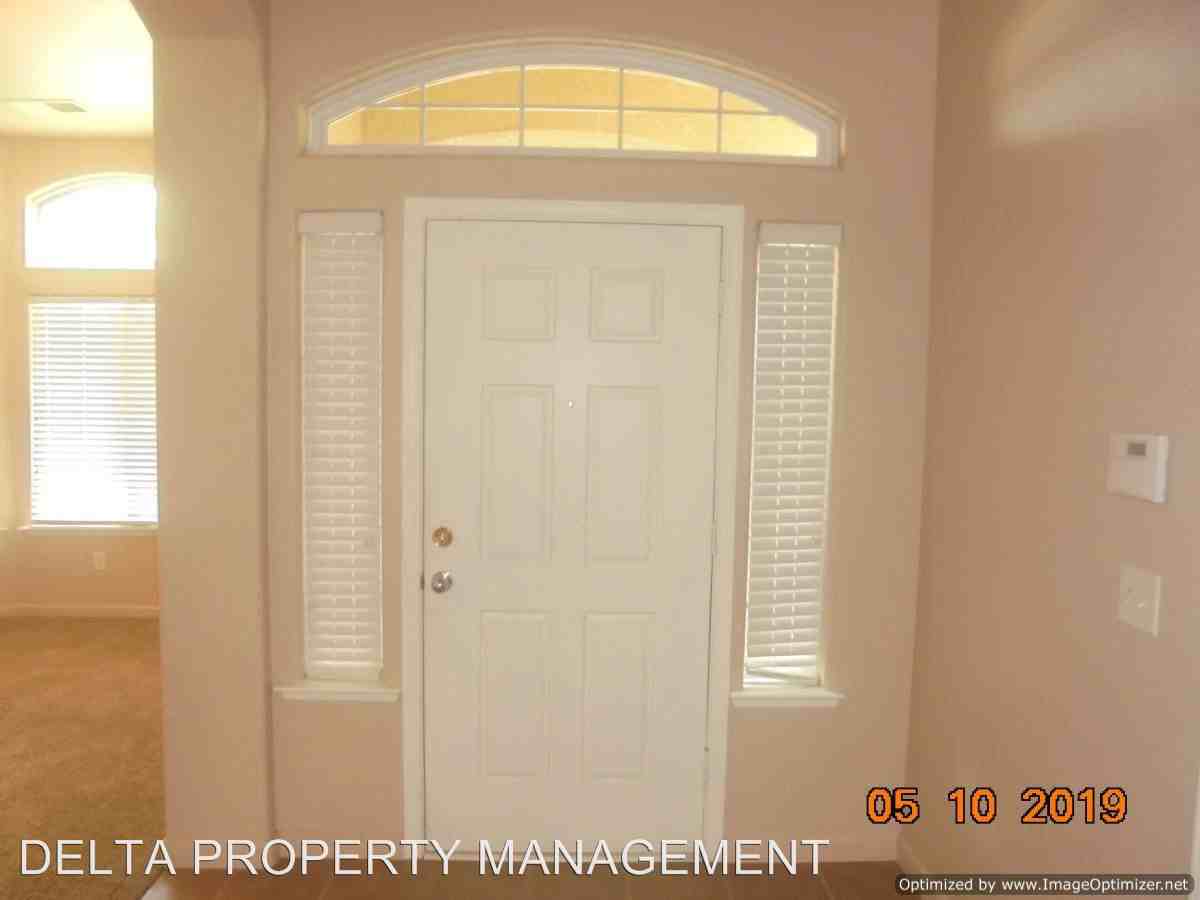 2121 Lorena Ave - Photo 2 of 14