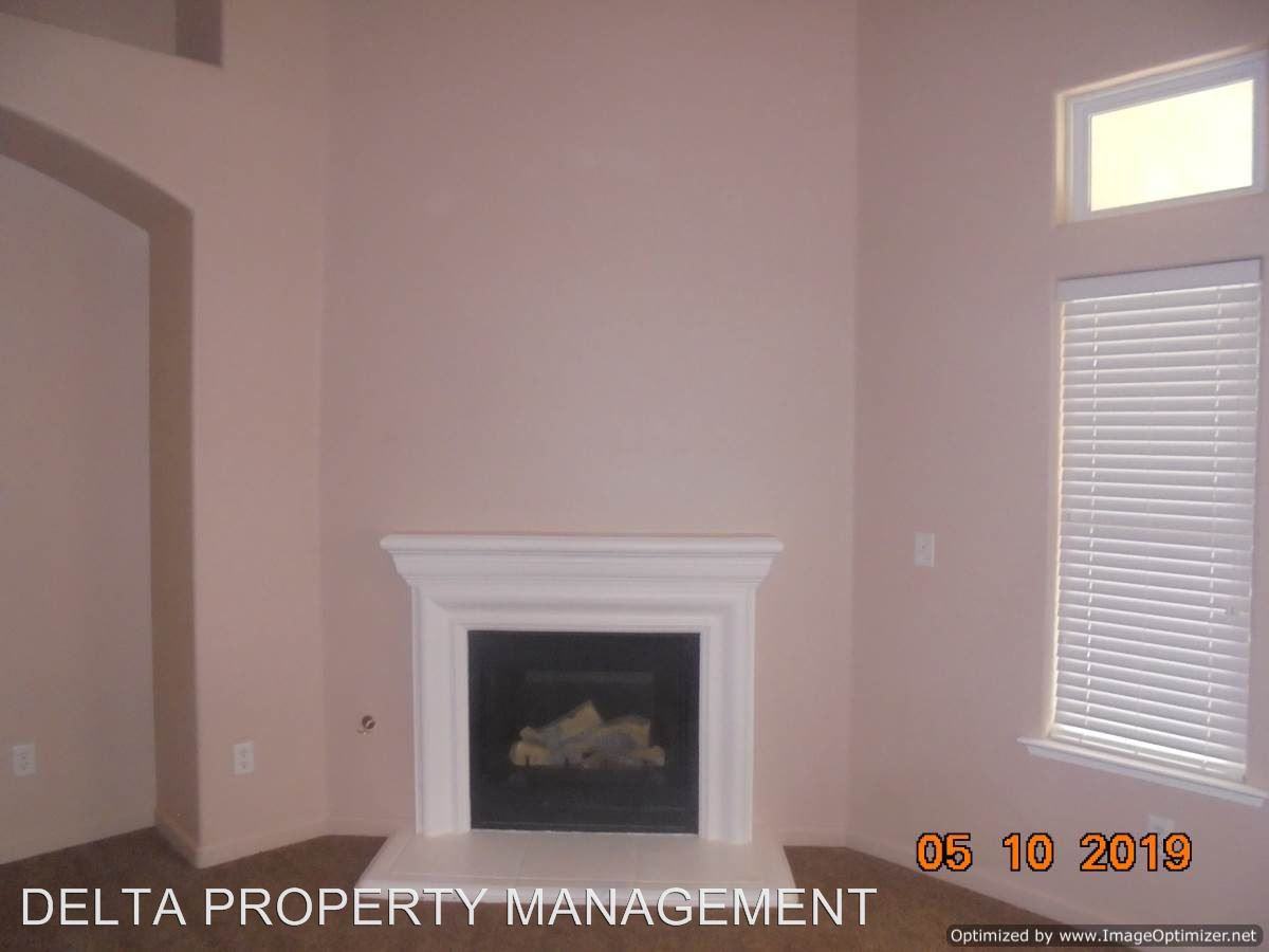 2121 Lorena Ave - Photo 3 of 14