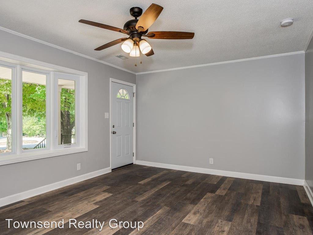 102 McDowell Ave - Photo 2 of 27