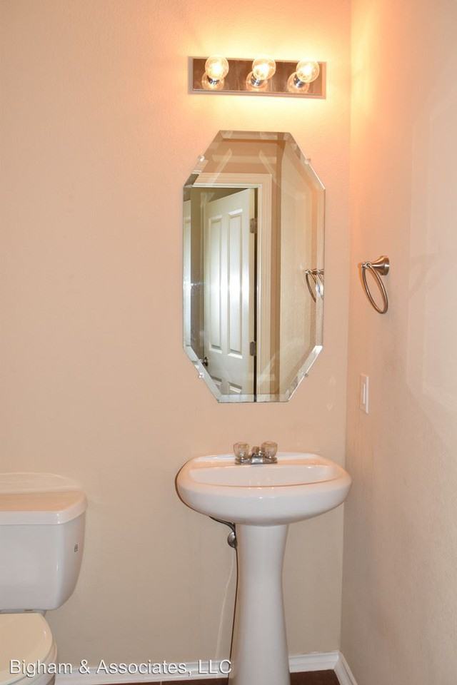 11717 Alexs Ln - Photo 3 of 34