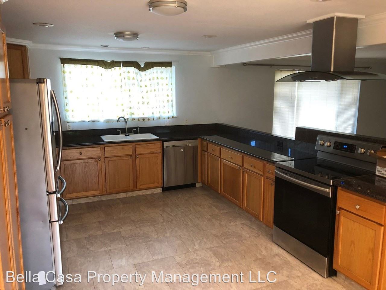 326 NW Washington St - Photo 2 of 13