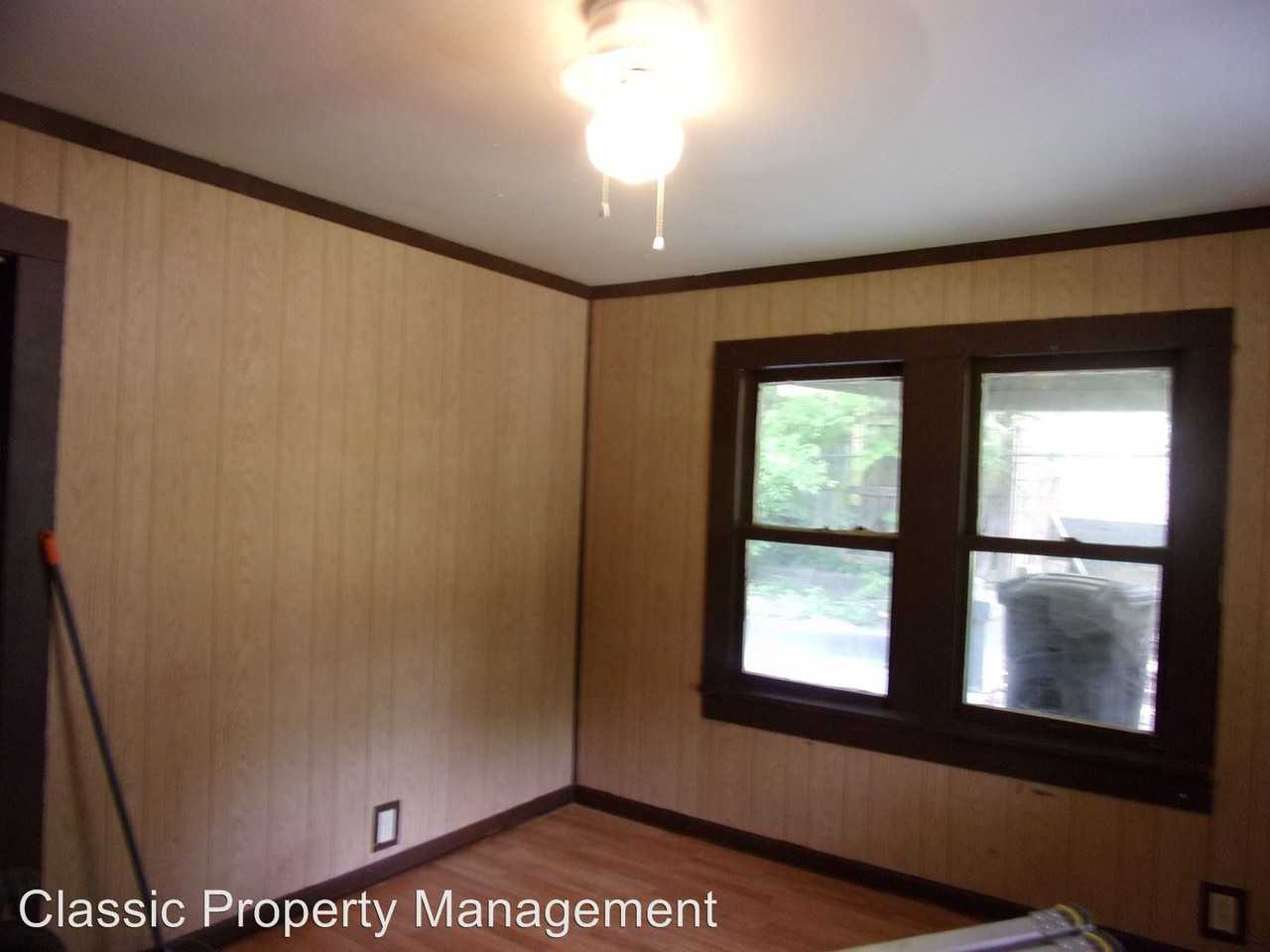 3229 Denman St - Photo 3 of 7